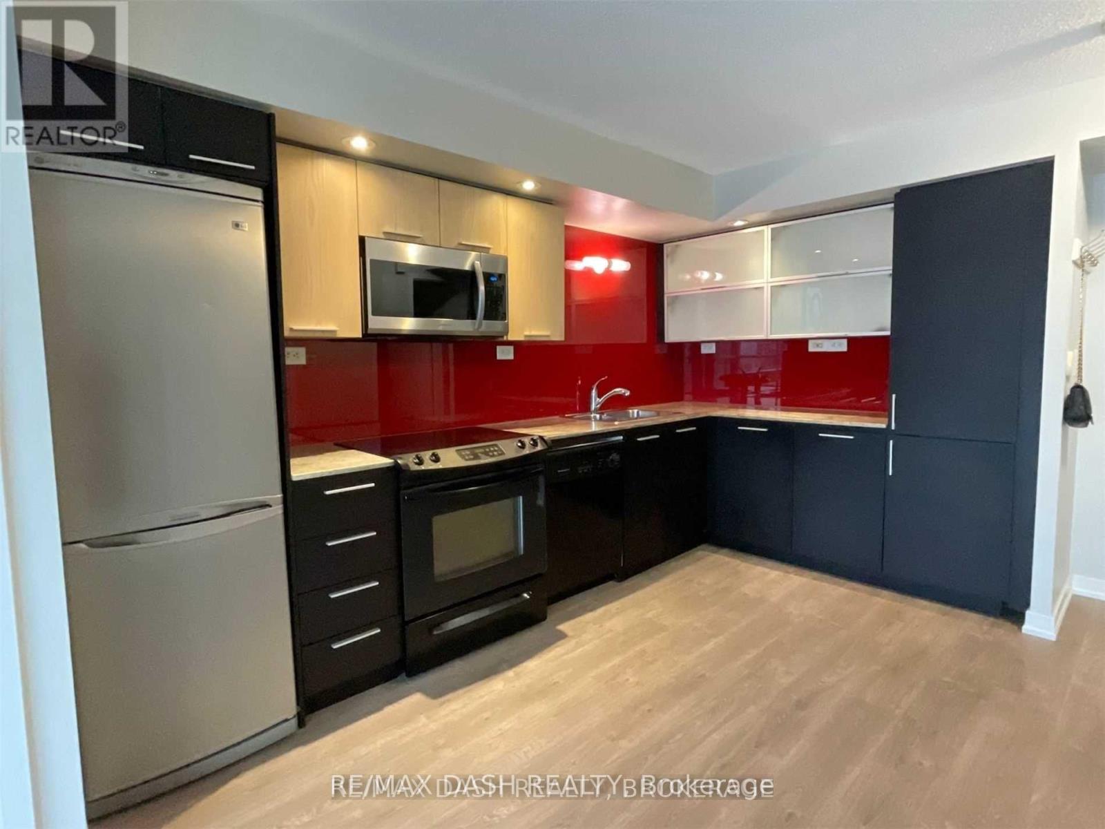 906 - 25 Capreol Court, Toronto, Ontario  M5V 3Z7 - Photo 2 - C12652118