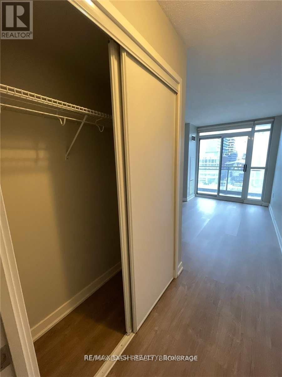 906 - 25 Capreol Court, Toronto, Ontario  M5V 3Z7 - Photo 3 - C12652118