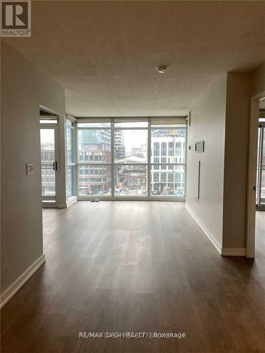 906 - 25 Capreol Court, Toronto, Ontario  M5V 3Z7 - Photo 8 - C12652118