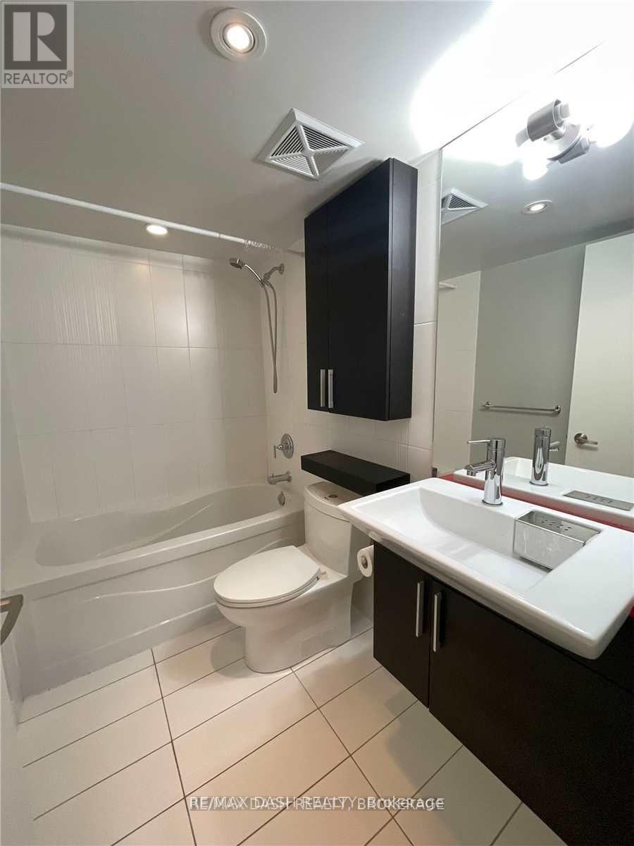 906 - 25 Capreol Court, Toronto, Ontario  M5V 3Z7 - Photo 9 - C12652118