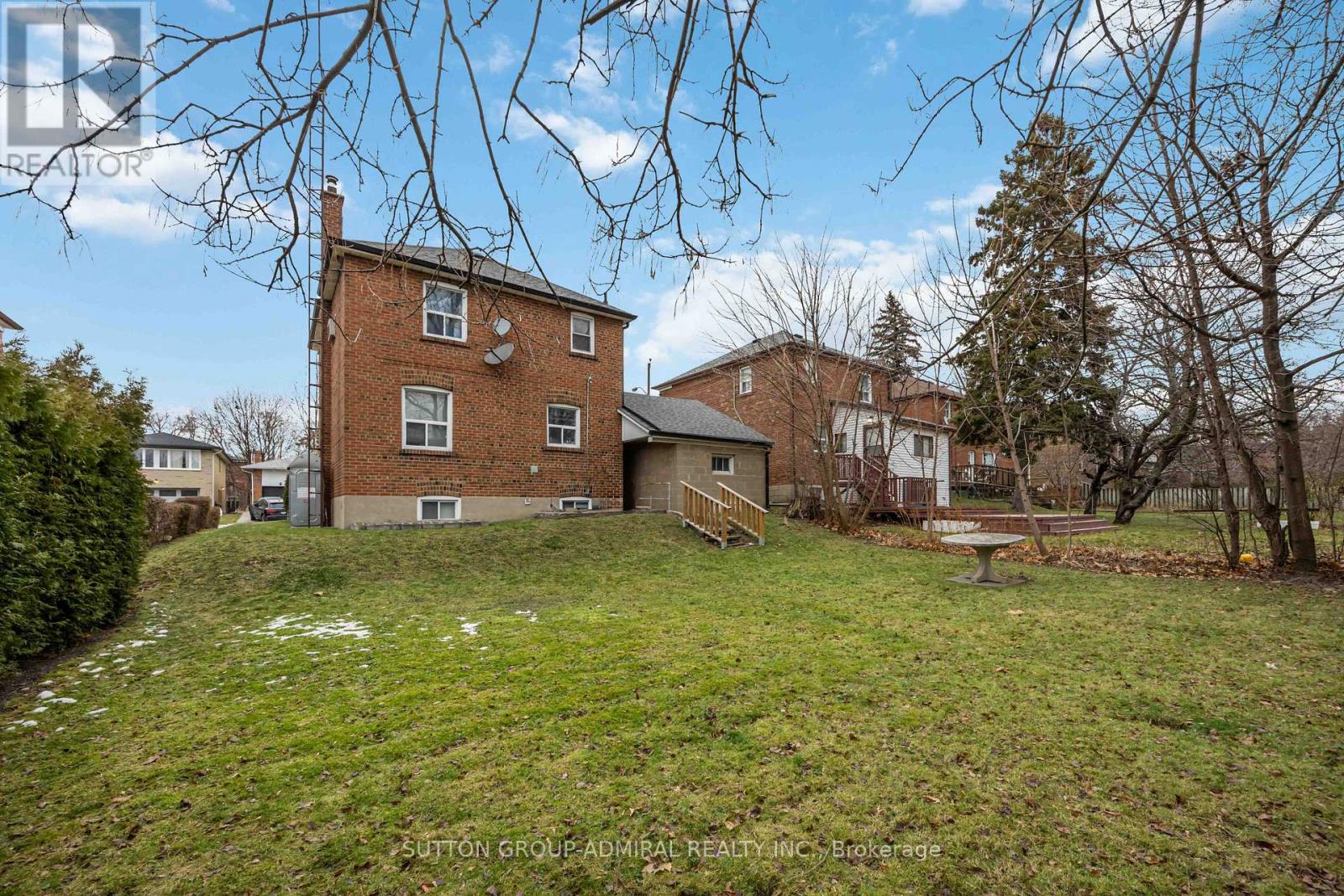 31 Dell Park Avenue, Toronto, Ontario  M6B 2T5 - Photo 2 - C12652140