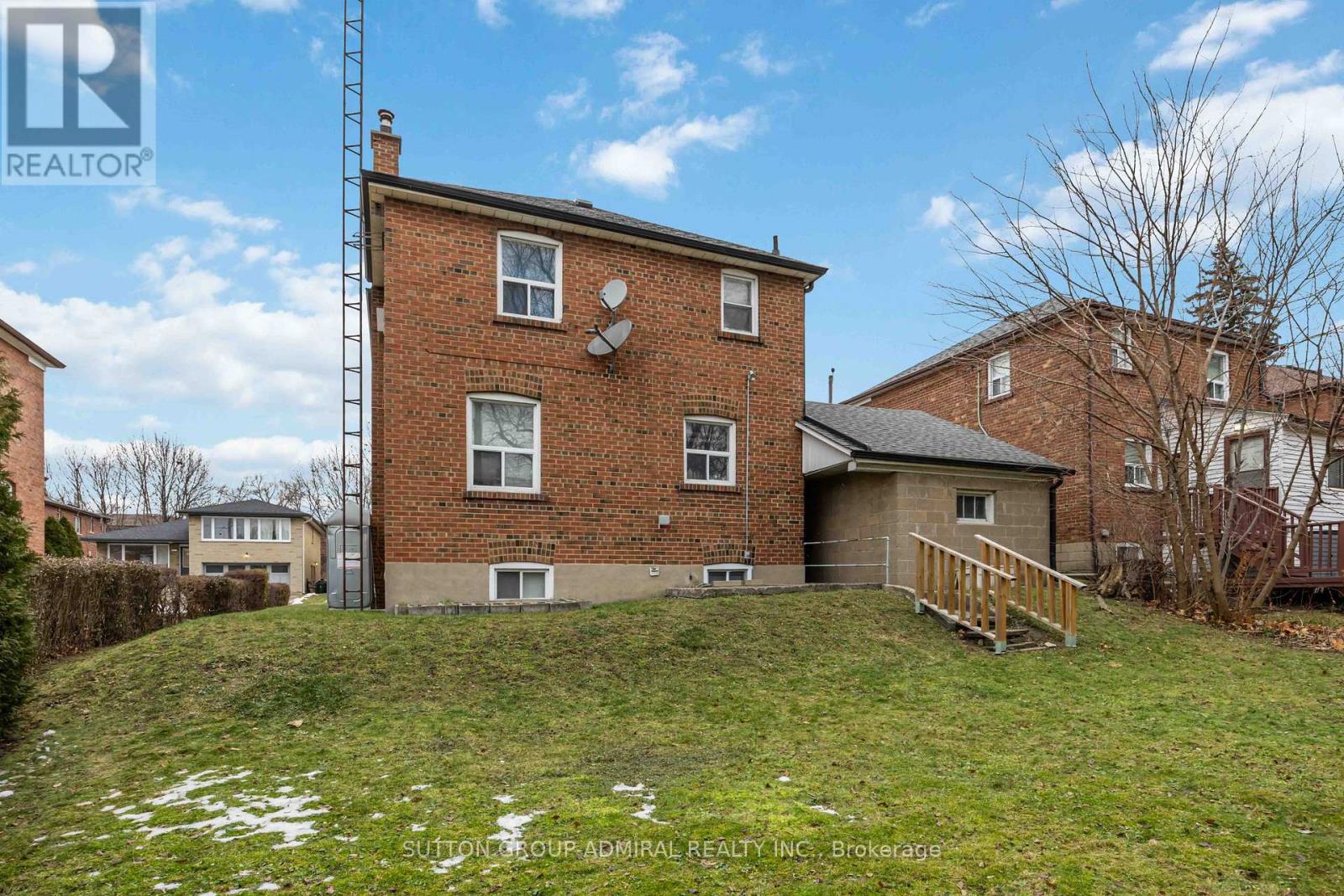 31 Dell Park Avenue, Toronto, Ontario  M6B 2T5 - Photo 5 - C12652140