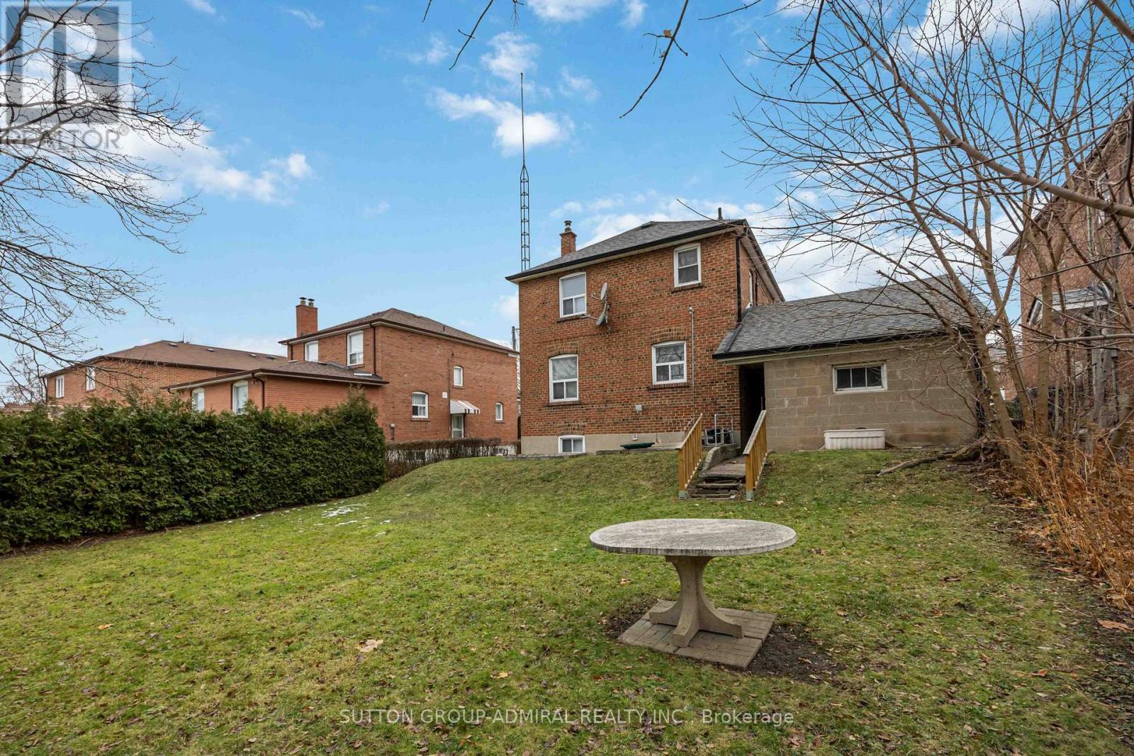 31 Dell Park Avenue, Toronto, Ontario  M6B 2T5 - Photo 6 - C12652140