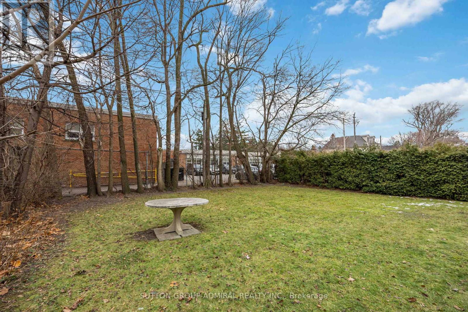 31 Dell Park Avenue, Toronto, Ontario  M6B 2T5 - Photo 9 - C12652140