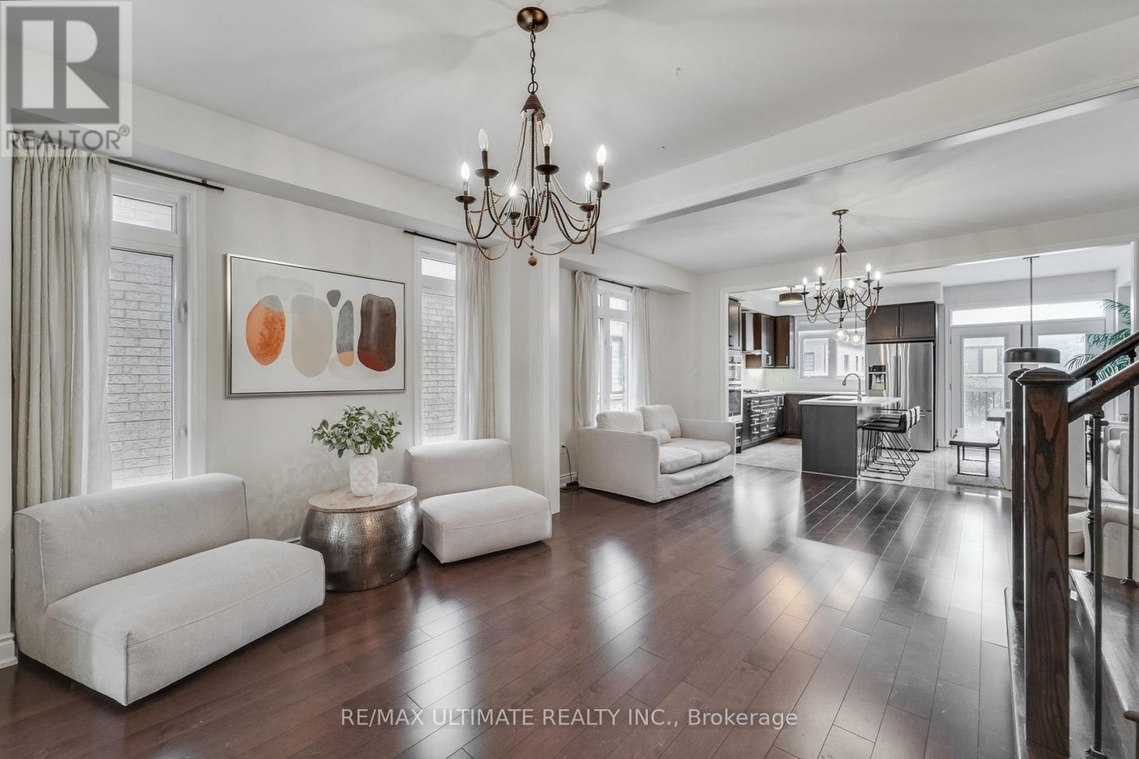 37 Zenith Avenue, Vaughan, Ontario  L4H 4K9 - Photo 6 - N12652102