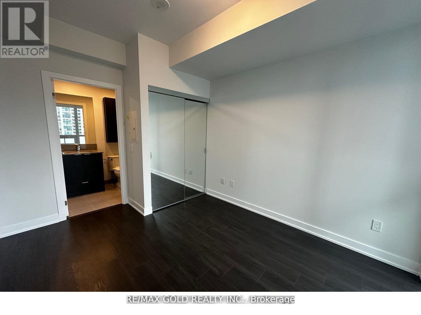 1109 - 430 Square One Drive, Mississauga, Ontario  L5B 0L6 - Photo 10 - W12652152