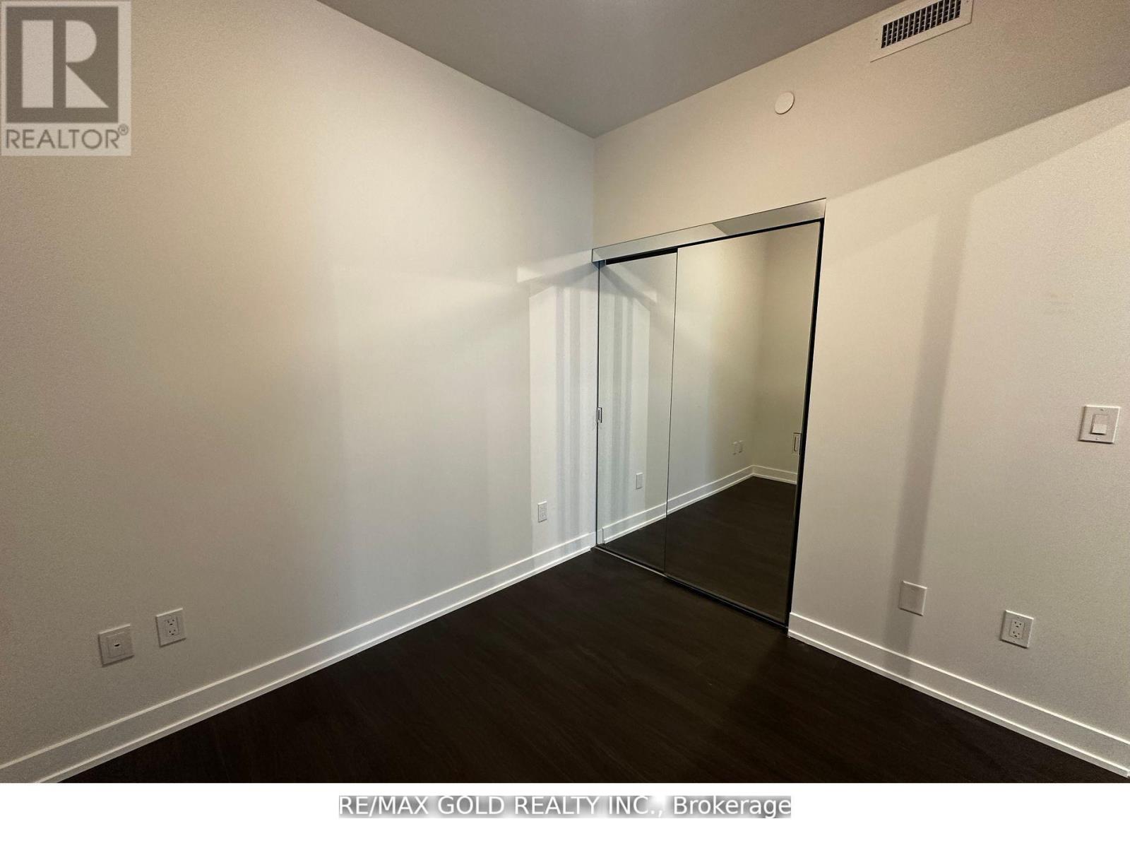 1109 - 430 Square One Drive, Mississauga, Ontario  L5B 0L6 - Photo 9 - W12652152