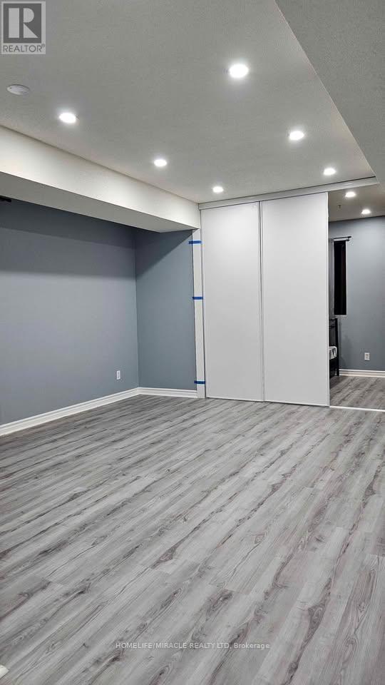 201 - 4872 Valley Way, Niagara Falls, Ontario  L2E 1W3 - Photo 5 - X12652168