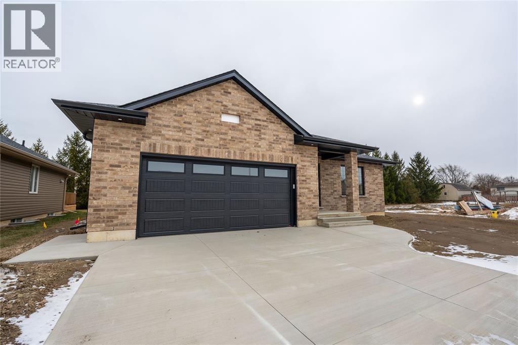 482 Katie Court, Petrolia, Ontario  N0N 1R0 - Photo 2 - 25017629