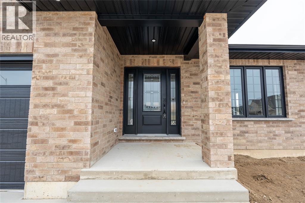 482 Katie Court, Petrolia, Ontario  N0N 1R0 - Photo 3 - 25017629