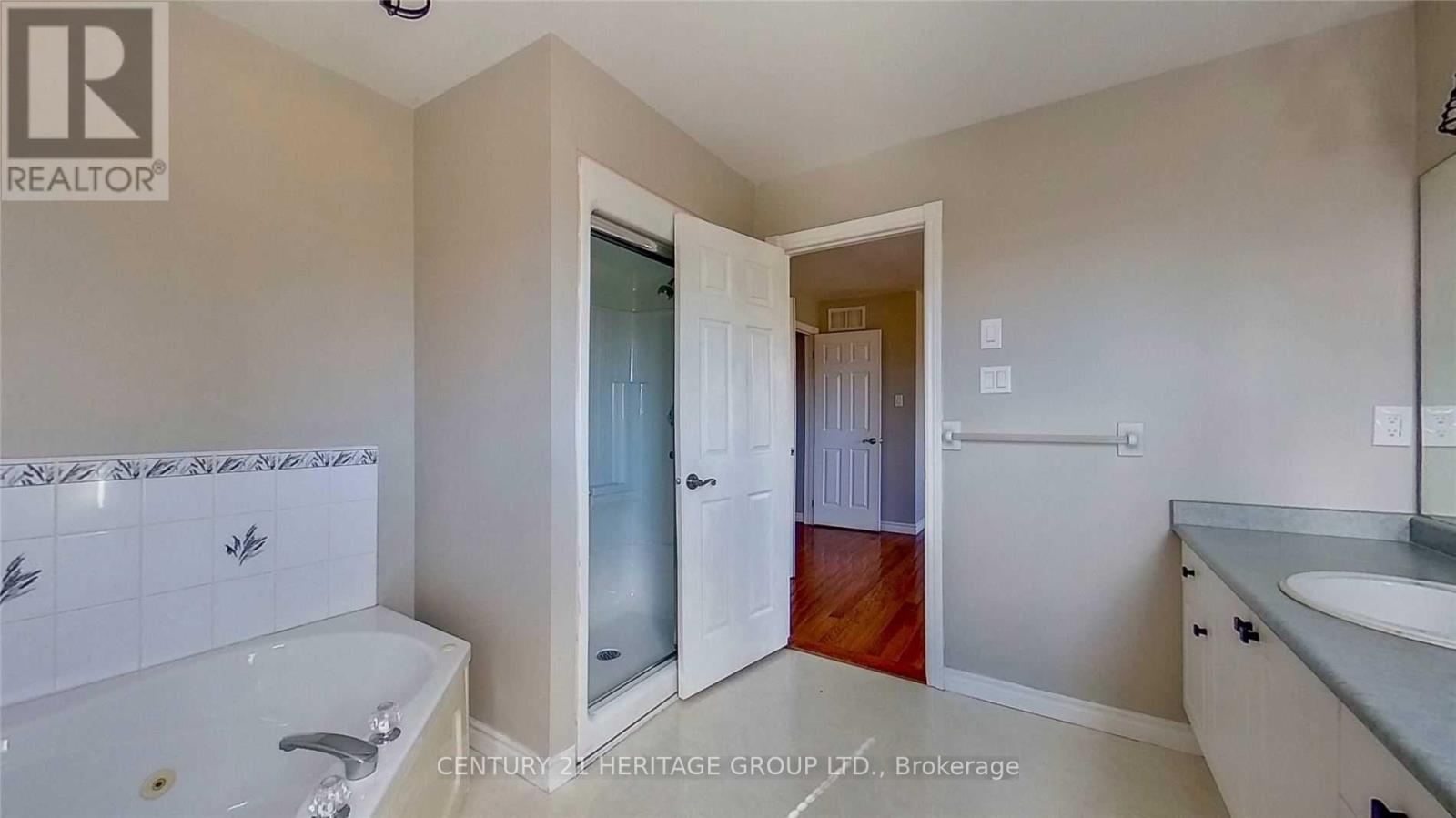 Main & 2nd - 25 Logan Court, Barrie (Holly), Ontario  L4N 8G9 - Photo 25 - S12652072