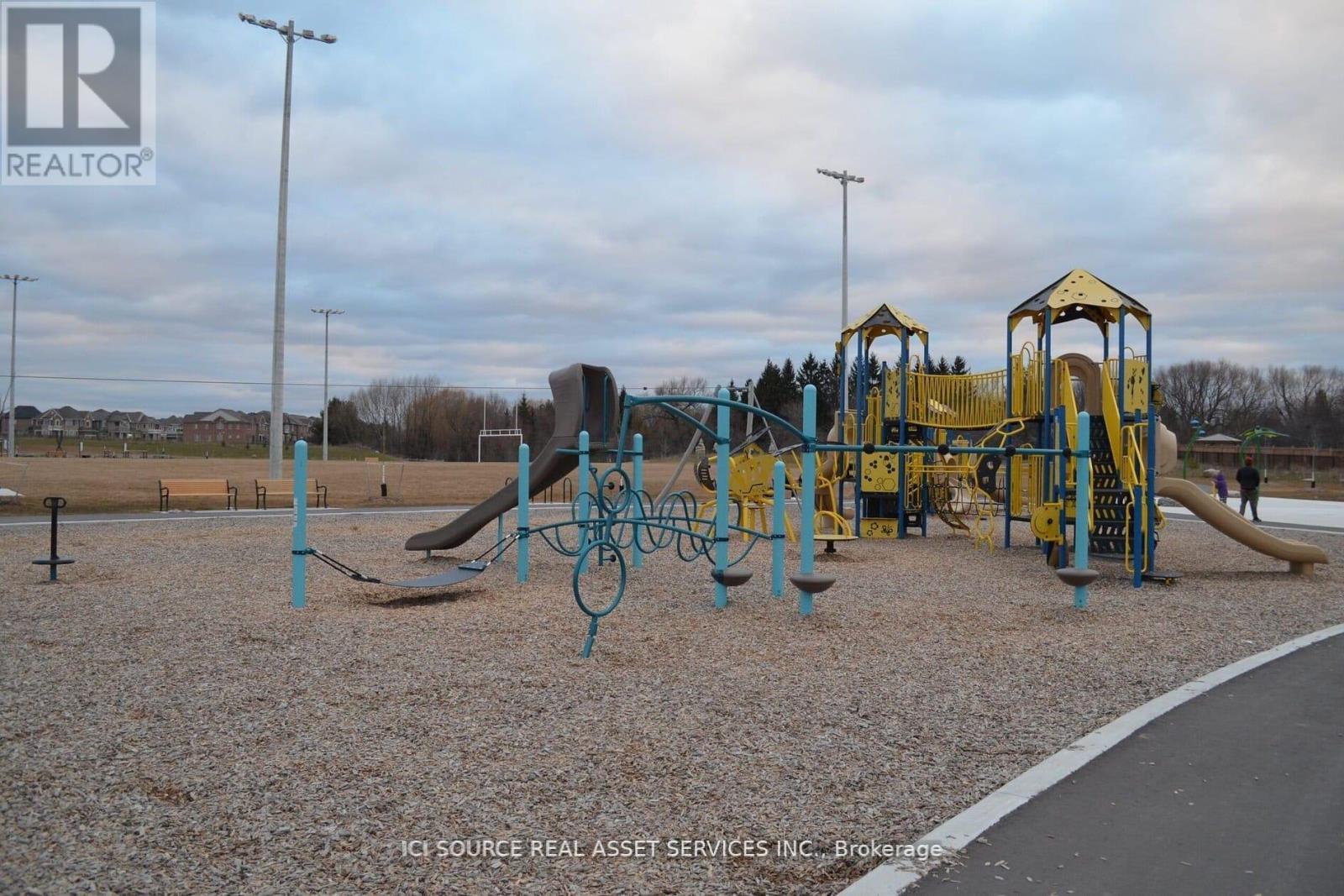 2 Bluegill Crescent, Whitby, Ontario  L1P 0E4 - Photo 11 - E12652176