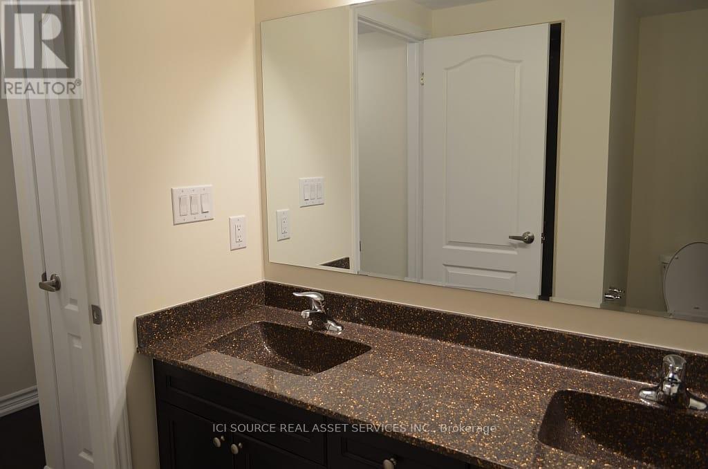 2 Bluegill Crescent, Whitby, Ontario  L1P 0E4 - Photo 5 - E12652176