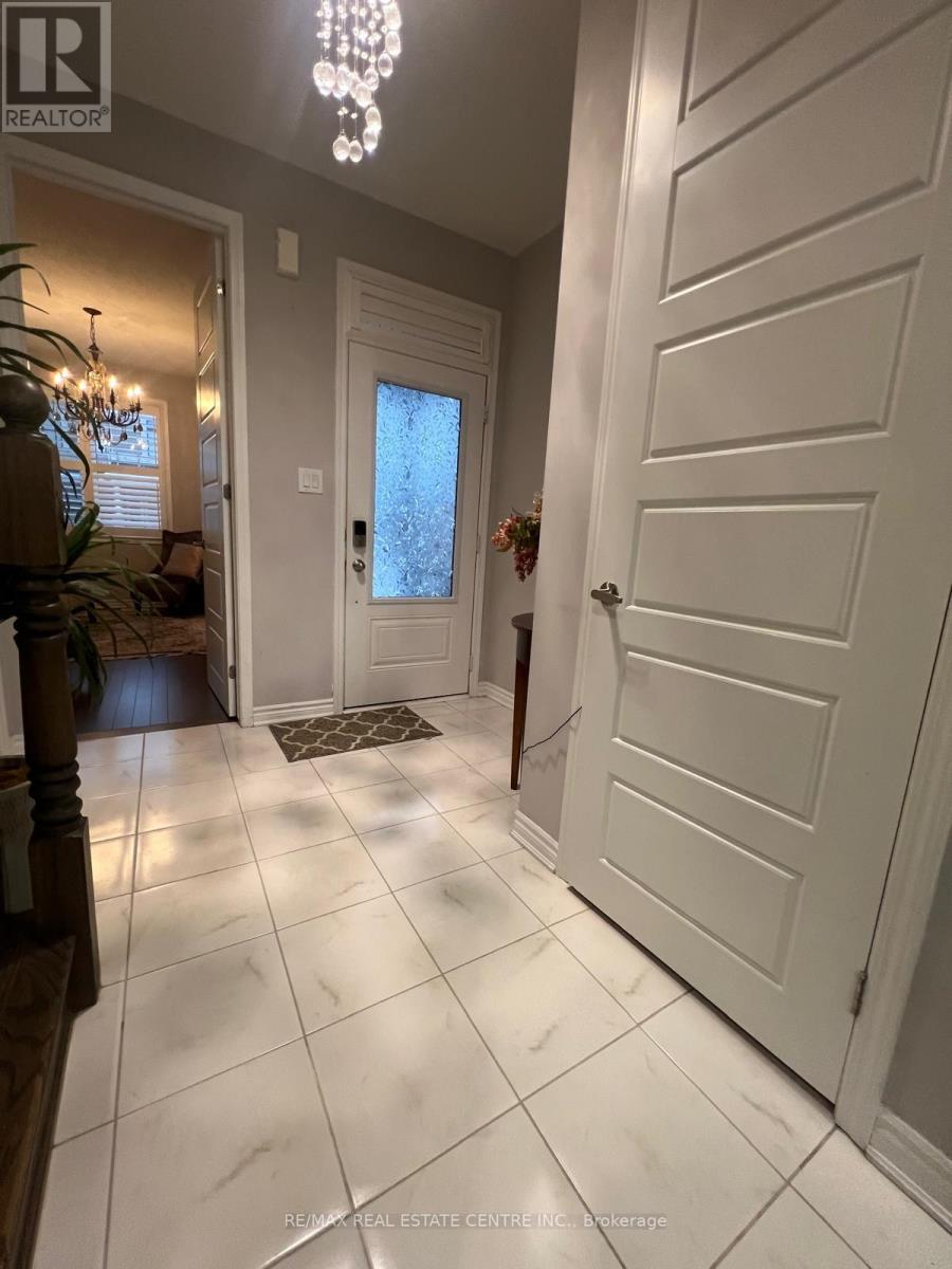 1300 Basswood Crescent, Milton, Ontario  L9T 7E7 - Photo 20 - W12650970