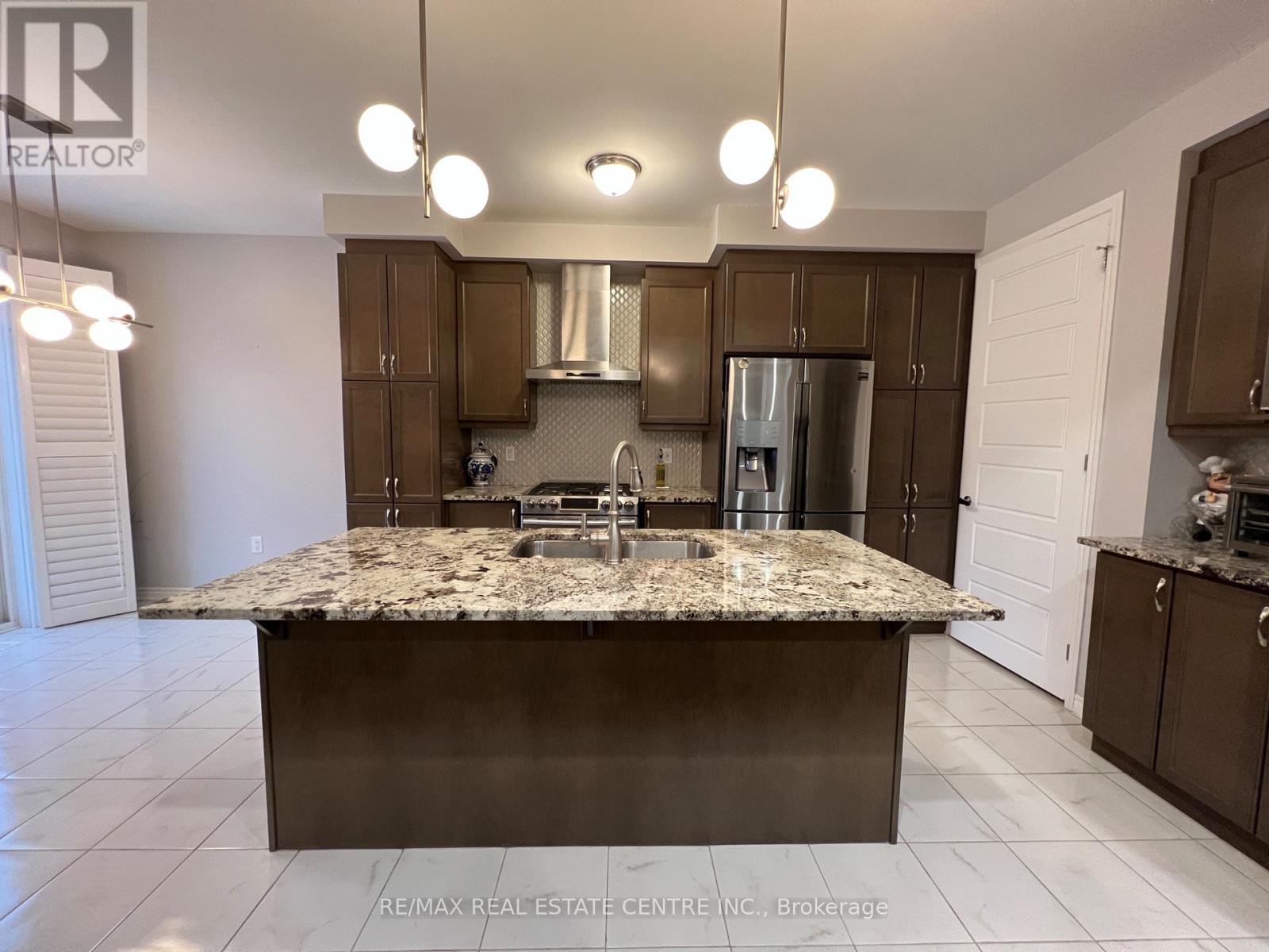 1300 Basswood Crescent, Milton, Ontario  L9T 7E7 - Photo 13 - W12650970