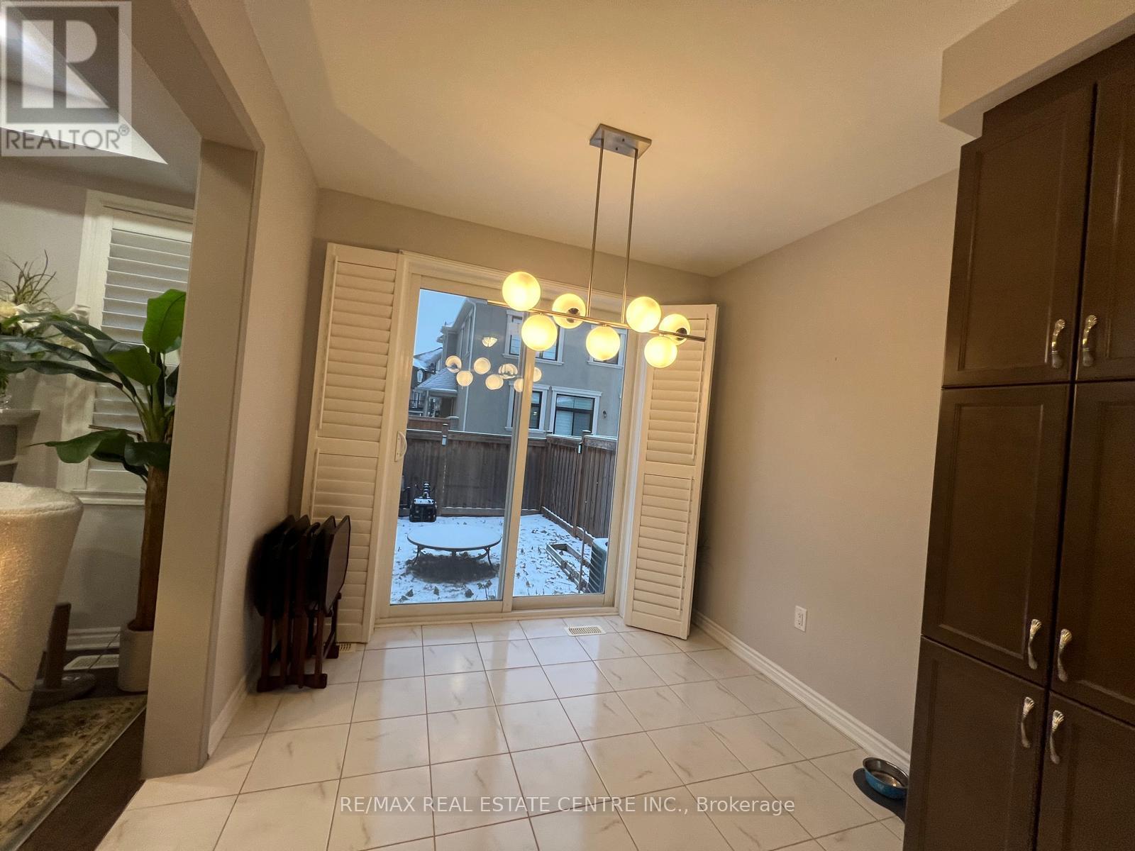 1300 Basswood Crescent, Milton, Ontario  L9T 7E7 - Photo 19 - W12650970