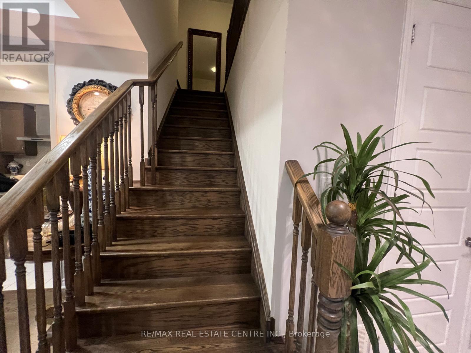 1300 Basswood Crescent, Milton, Ontario  L9T 7E7 - Photo 21 - W12650970