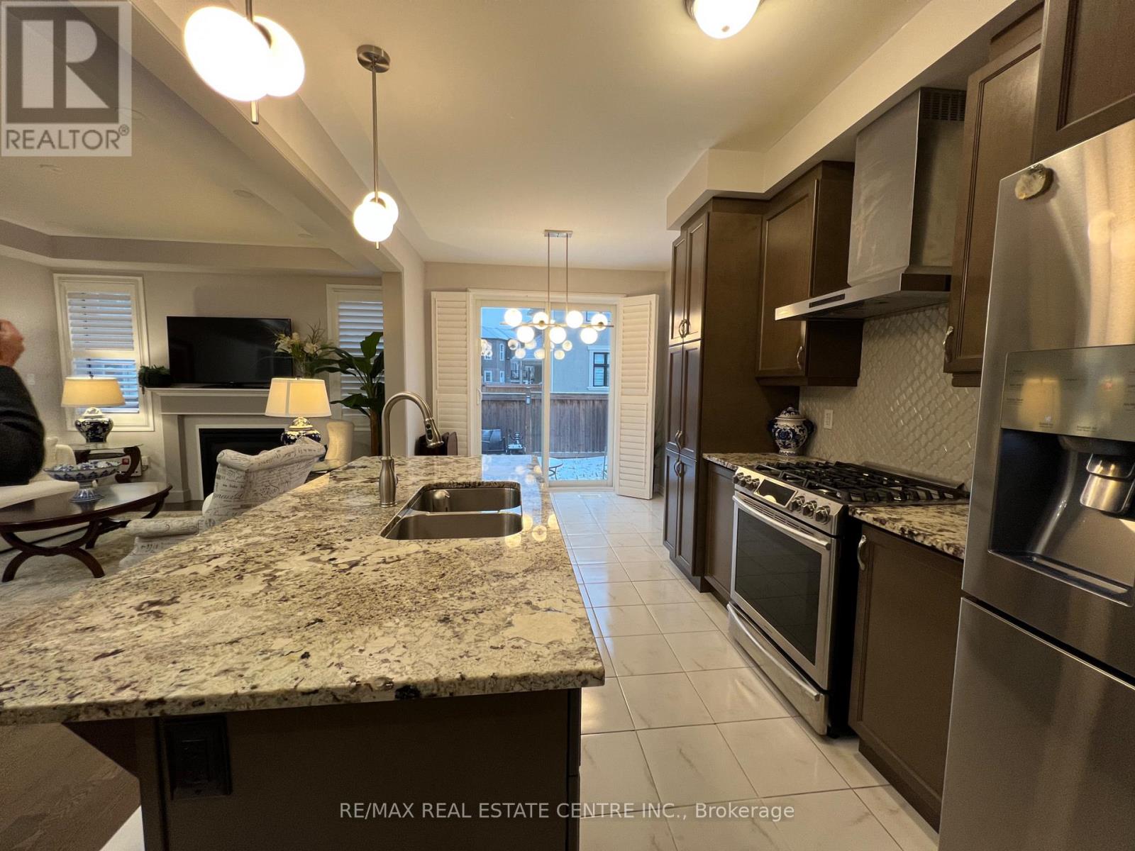 1300 Basswood Crescent, Milton, Ontario  L9T 7E7 - Photo 14 - W12650970