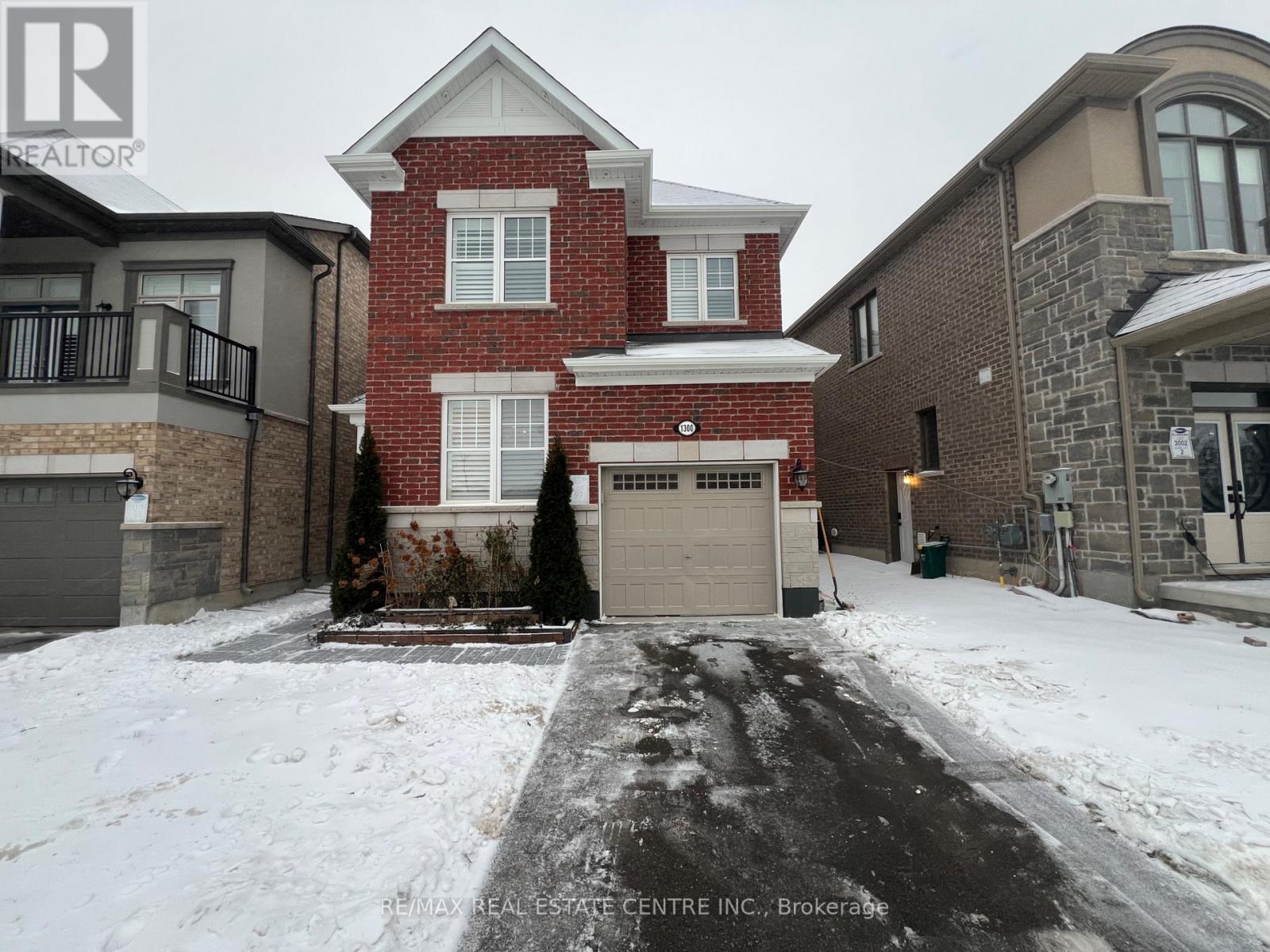 1300 Basswood Crescent, Milton, Ontario  L9T 7E7 - Photo 3 - W12650970