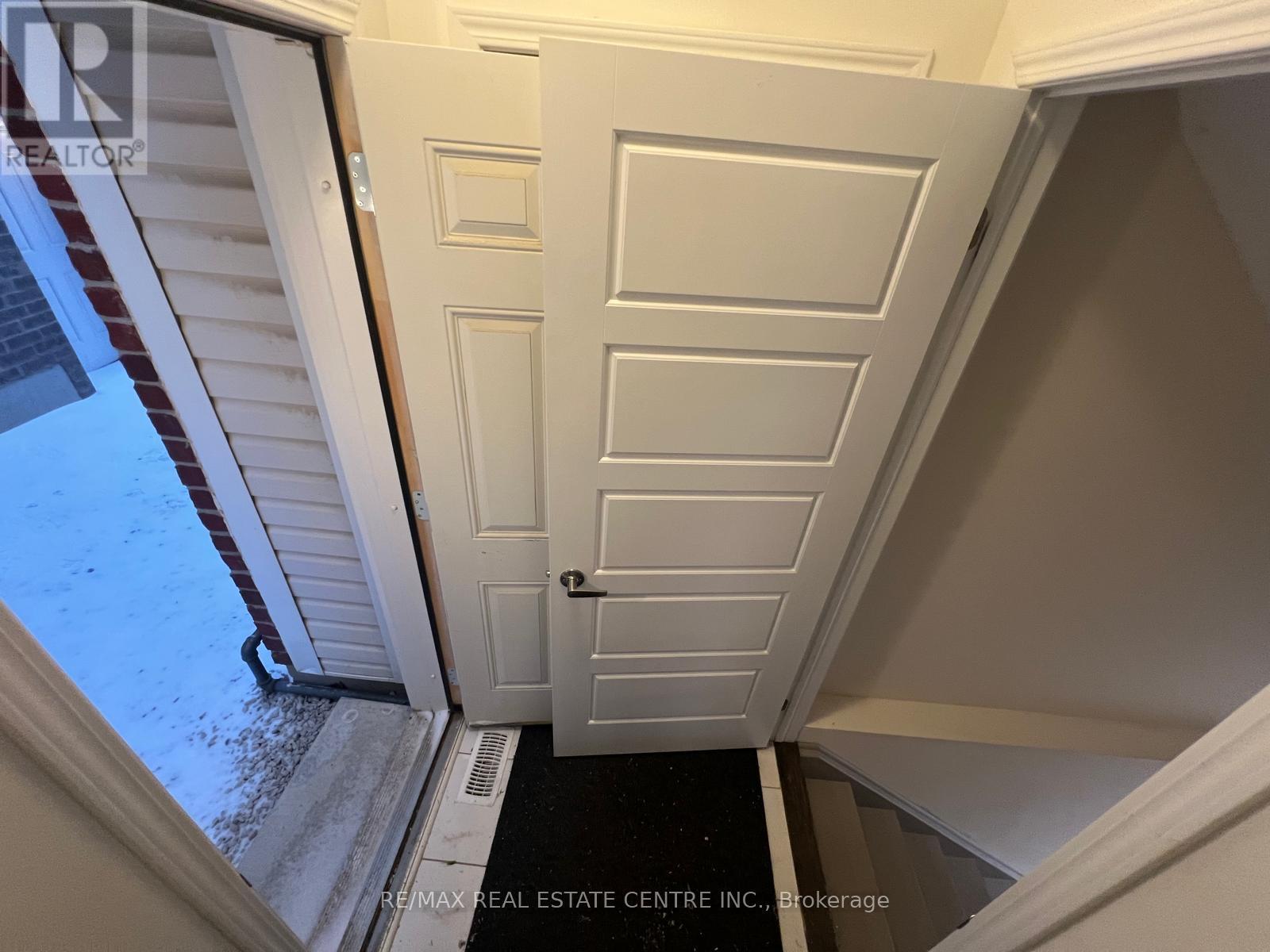 1300 Basswood Crescent, Milton, Ontario  L9T 7E7 - Photo 37 - W12650970