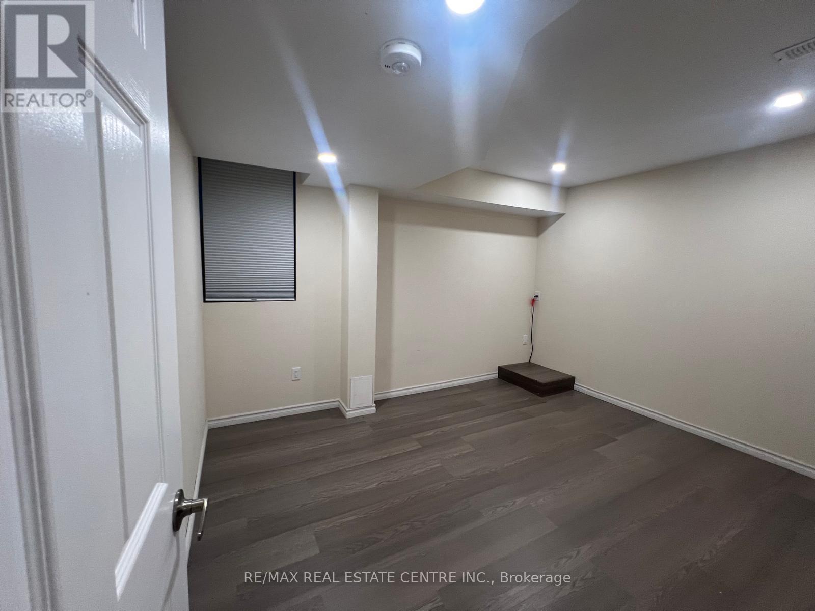 1300 Basswood Crescent, Milton, Ontario  L9T 7E7 - Photo 43 - W12650970