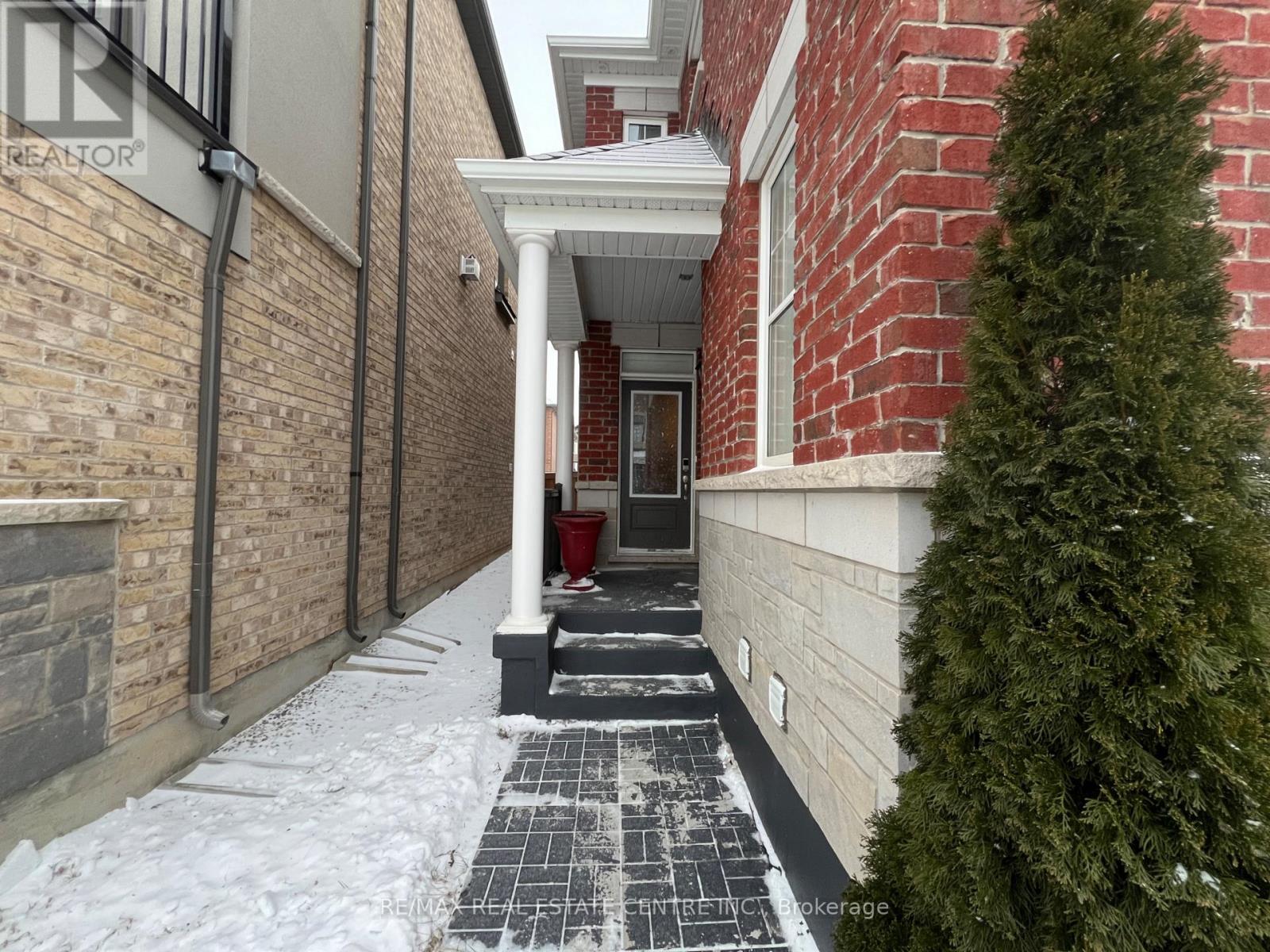 1300 Basswood Crescent, Milton, Ontario  L9T 7E7 - Photo 4 - W12650970