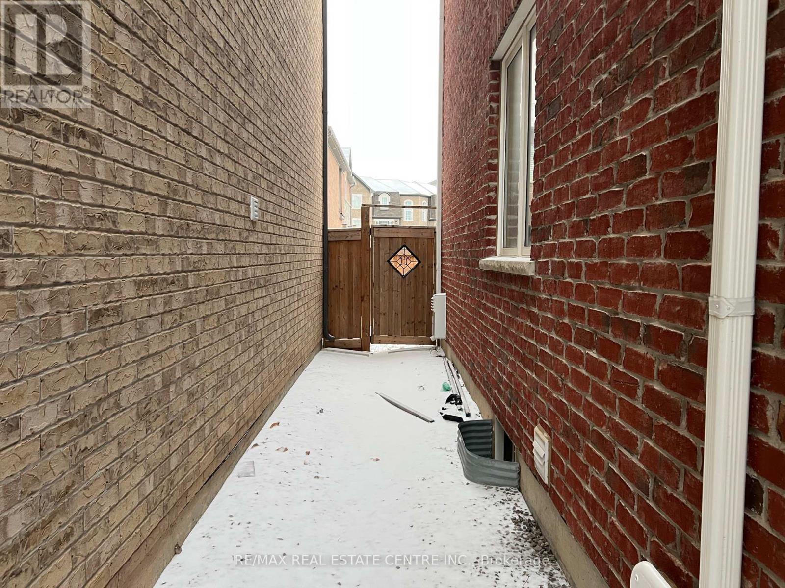 1300 Basswood Crescent, Milton, Ontario  L9T 7E7 - Photo 46 - W12650970