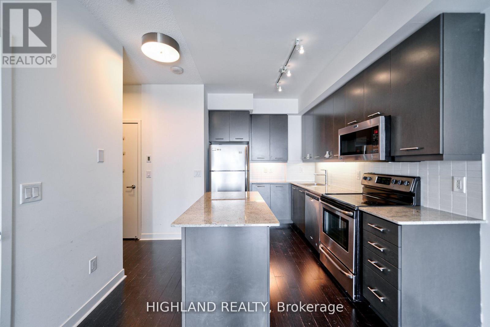 2807 - 360 Square One Drive, Mississauga, Ontario  L5B 0E6 - Photo 13 - W12652174