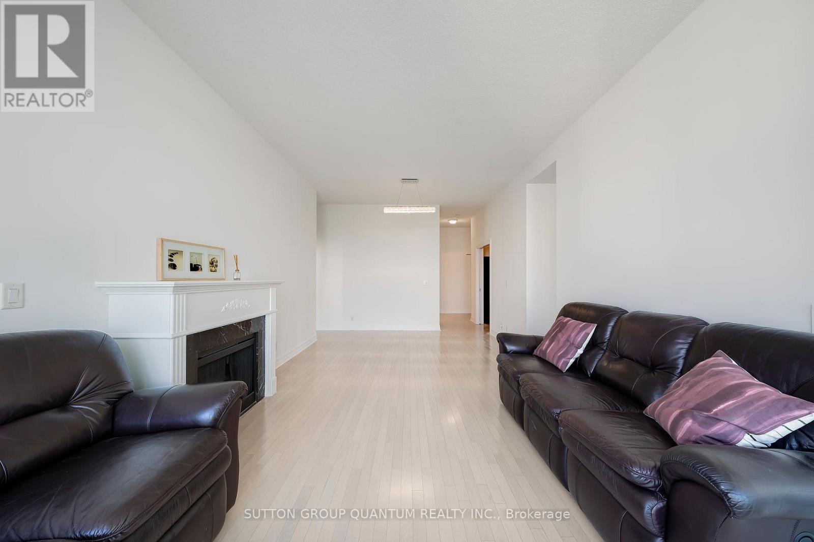 3007 - 1 Elm Drive W, Mississauga, Ontario  L5B 4M1 - Photo 8 - W12652178