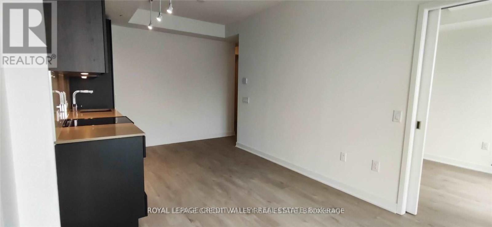 1413 - 3900 Confederation Parkway, Mississauga, Ontario  L5B 0M3 - Photo 8 - W12652182