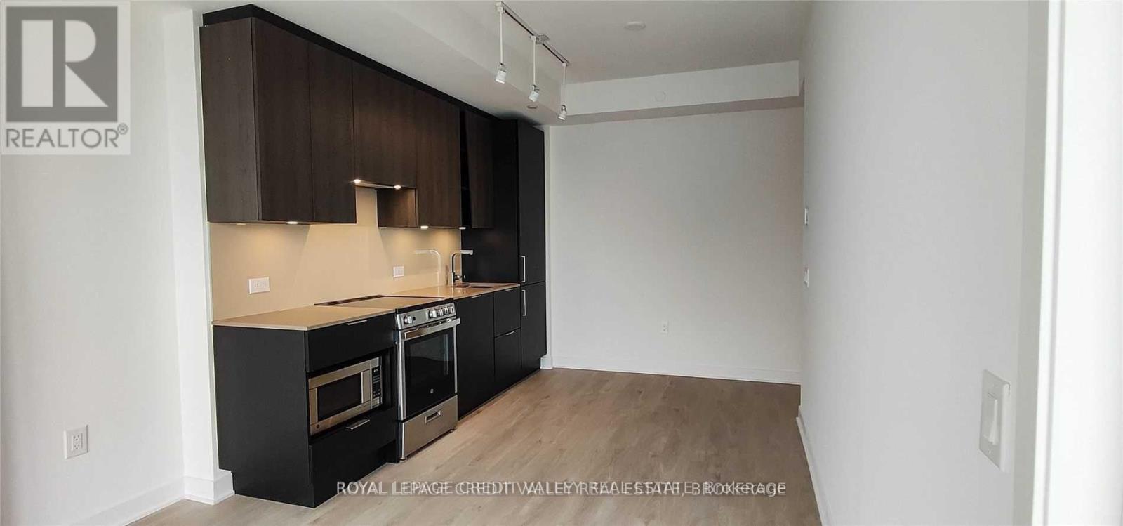 1413 - 3900 Confederation Parkway, Mississauga, Ontario  L5B 0M3 - Photo 9 - W12652182