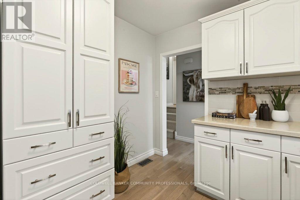 16 Old Oxford Road, St. Catharines, Ontario  L2M 2J9 - Photo 14 - X12652198