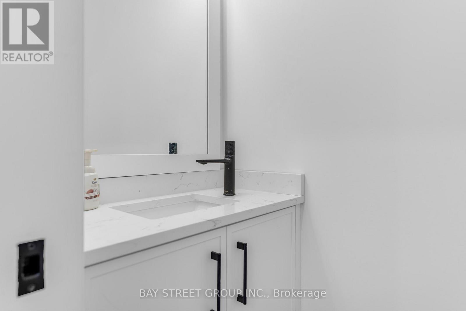 402 Aqueduct Street, Welland, Ontario  L3C 1E1 - Photo 18 - X12652202