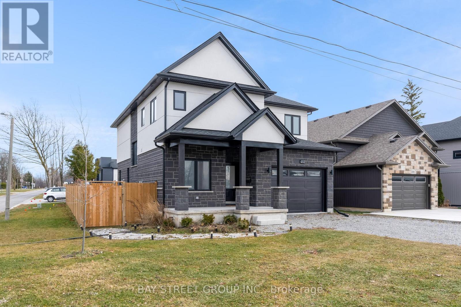 402 Aqueduct Street, Welland, Ontario  L3C 1E1 - Photo 2 - X12652202