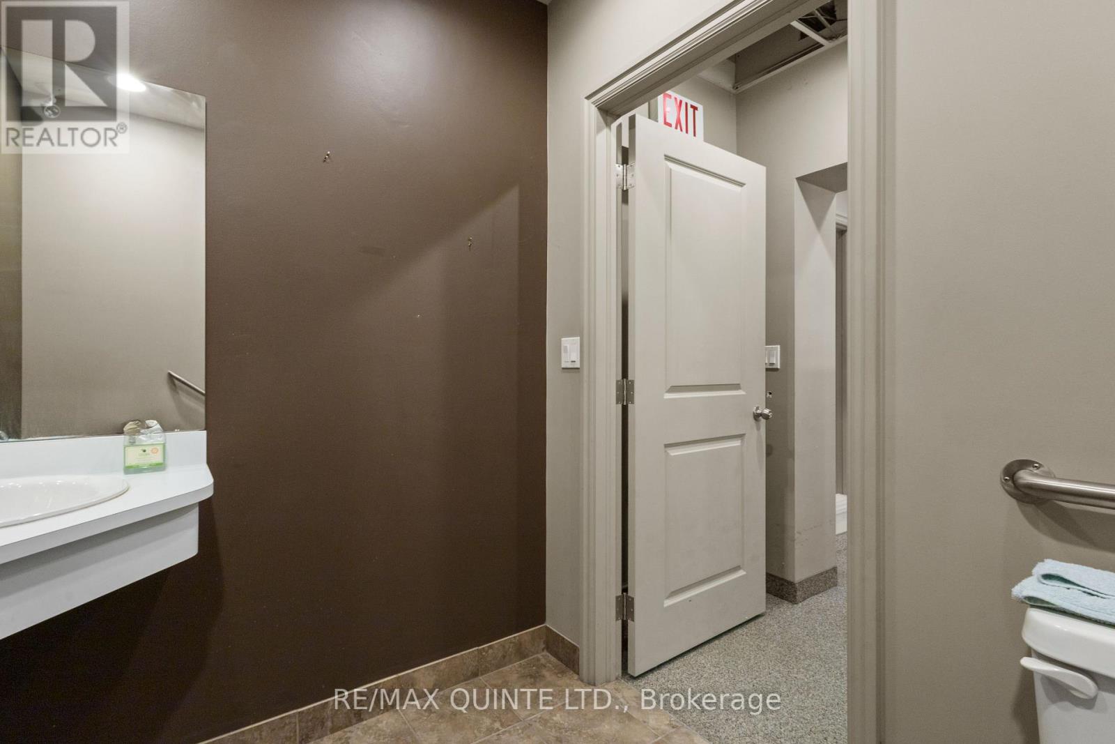 B - 66 Dundas Street E, Belleville, Ontario  K8N 1C1 - Photo 20 - X12652234