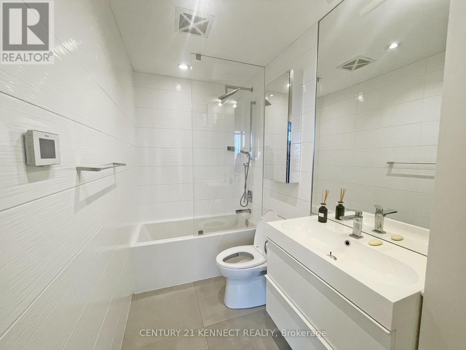 4303 - 38 Grenville Street, Toronto, Ontario  M4Y 1A5 - Photo 13 - C12609396