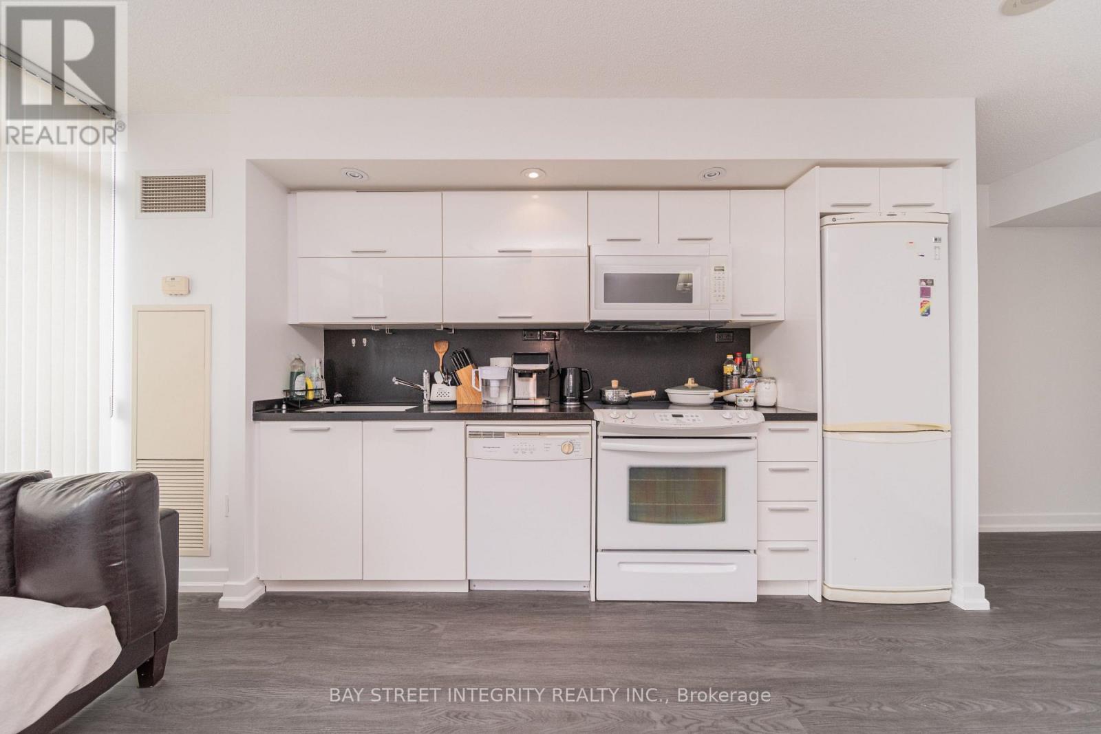 1103 - 25 Capreol Court, Toronto, Ontario  M5V 3Z7 - Photo 9 - C12652208