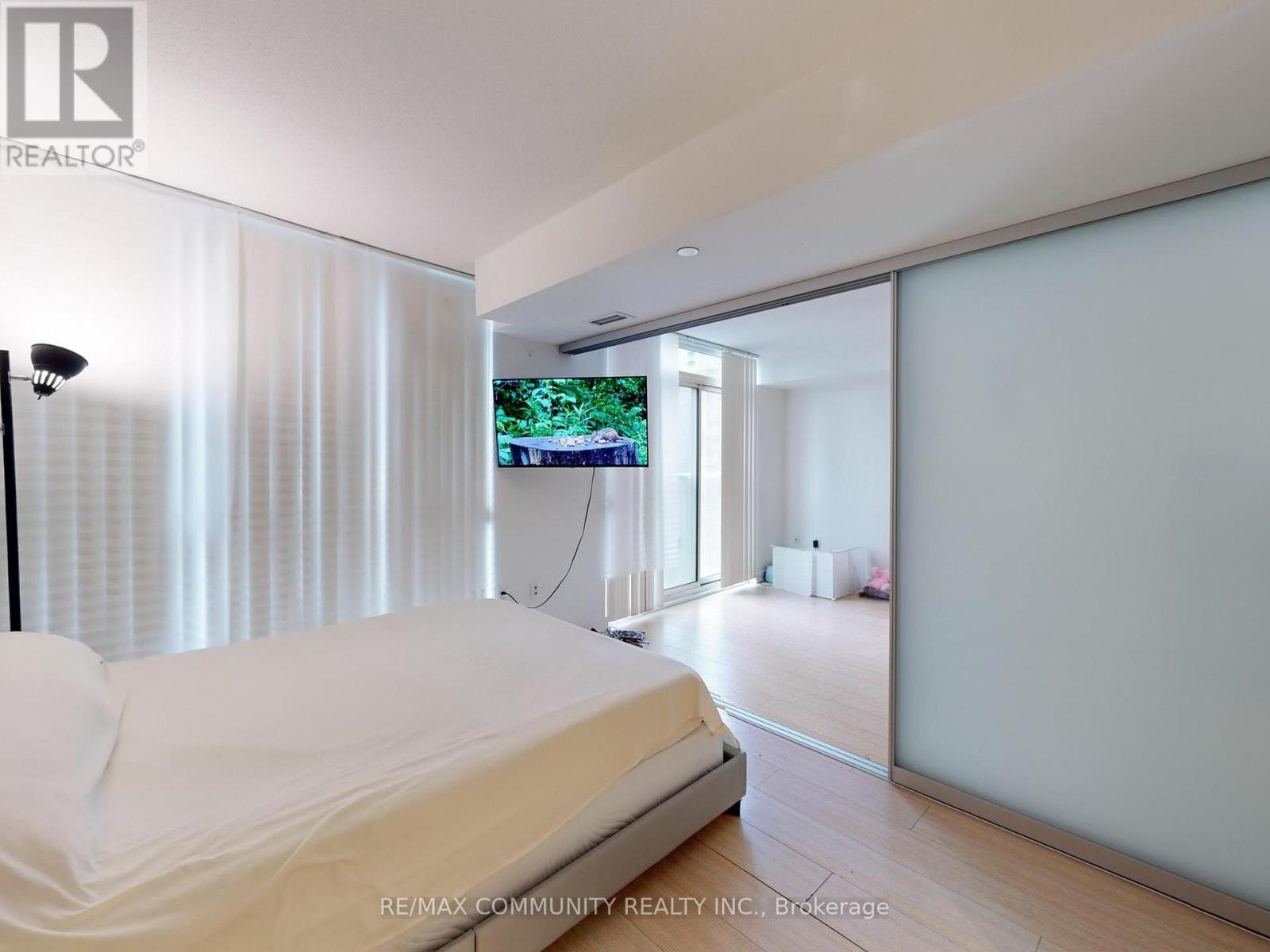 2210 - 85 Queens Wharf Road, Toronto, Ontario  M5V 0J9 - Photo 22 - C12652254