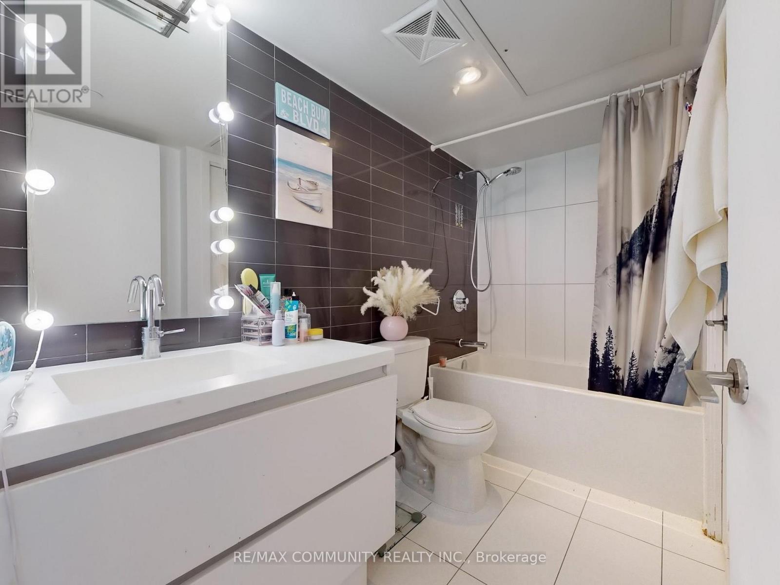 2210 - 85 Queens Wharf Road, Toronto, Ontario  M5V 0J9 - Photo 23 - C12652254