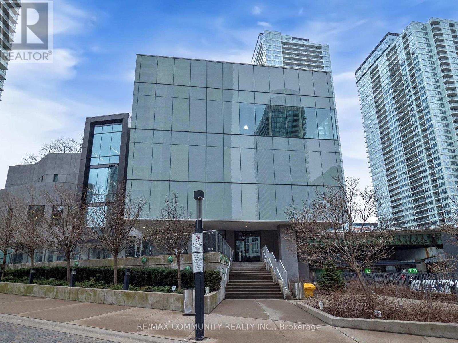 2210 - 85 Queens Wharf Road, Toronto, Ontario  M5V 0J9 - Photo 5 - C12652254