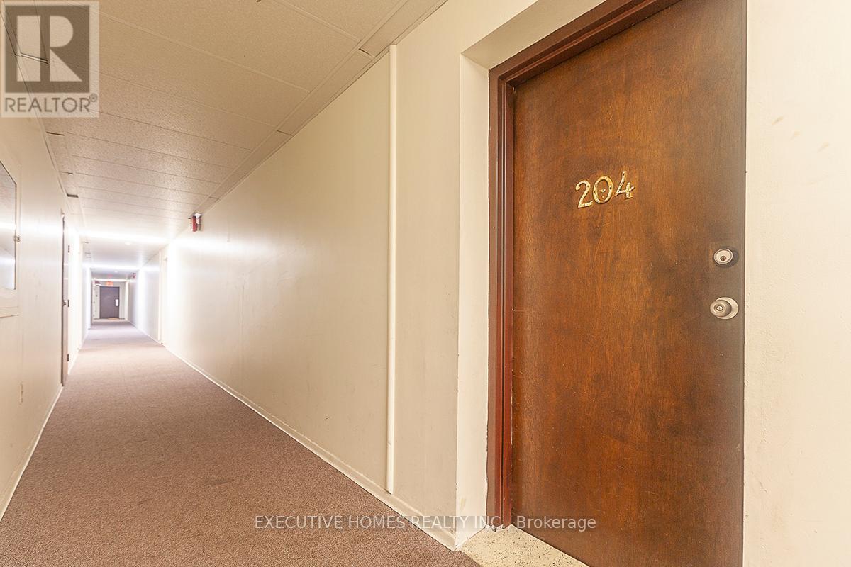 1690 Victoria Park Avenue, Toronto, Ontario  M1R 1R1 - Photo 4 - C12652272