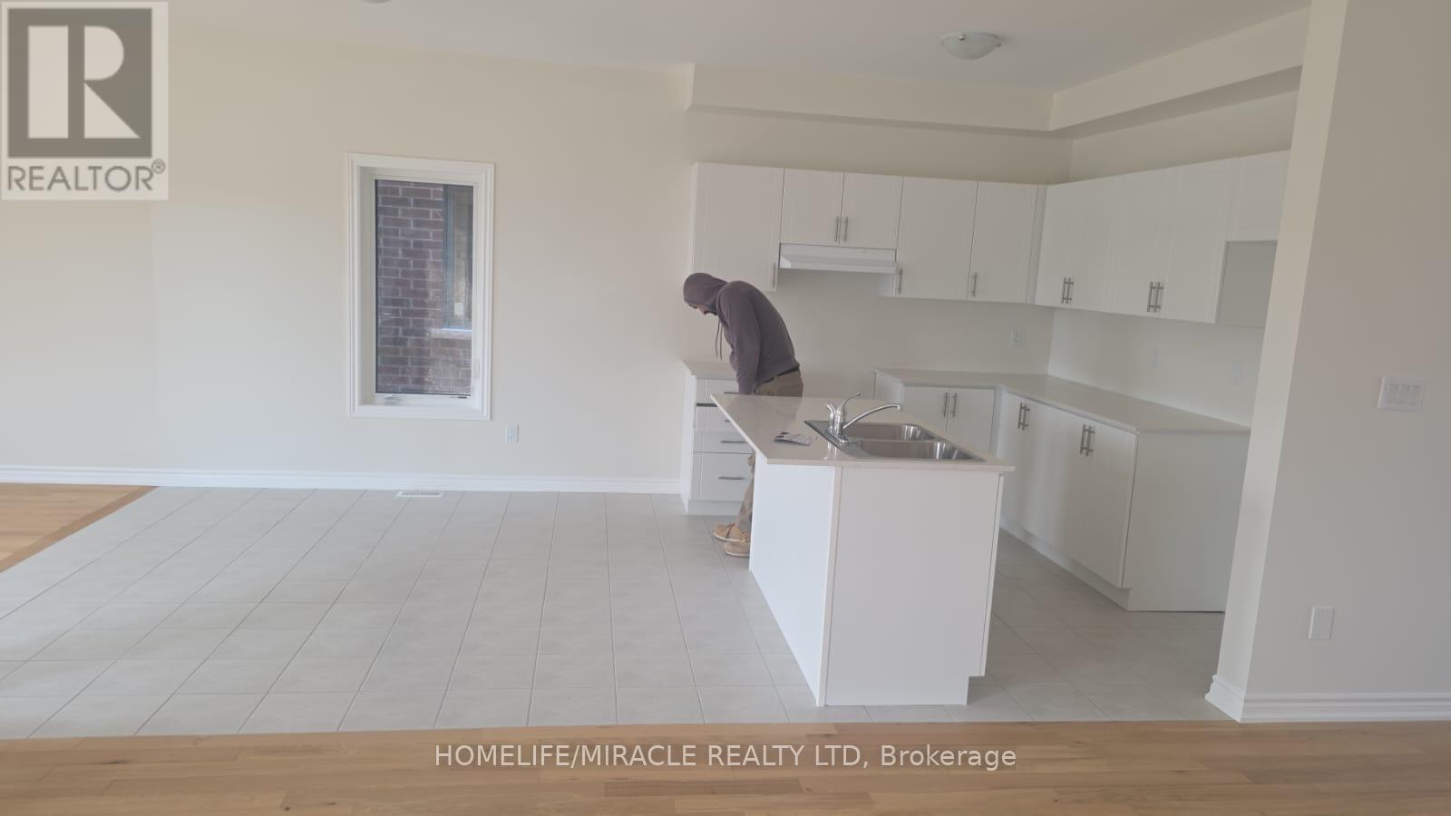 33 Fenn Crescent, New Tecumseth, Ontario  L9R 0X3 - Photo 2 - N12652246