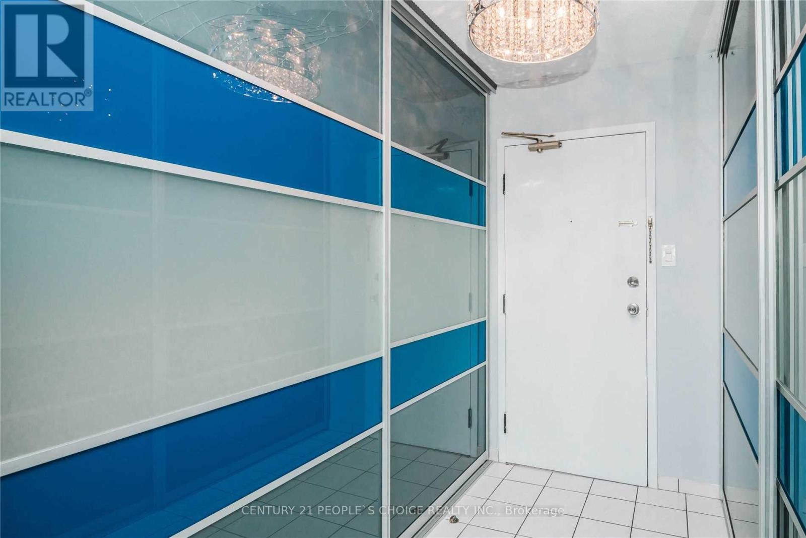 1605 - 3 Rowntree Road, Toronto, Ontario  M9V 5G8 - Photo 2 - W12652210