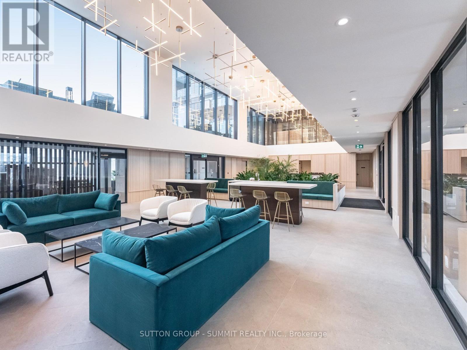 1306 - 3071 Trafalgar Road, Oakville, Ontario  L6H 8C6 - Photo 2 - W12652212