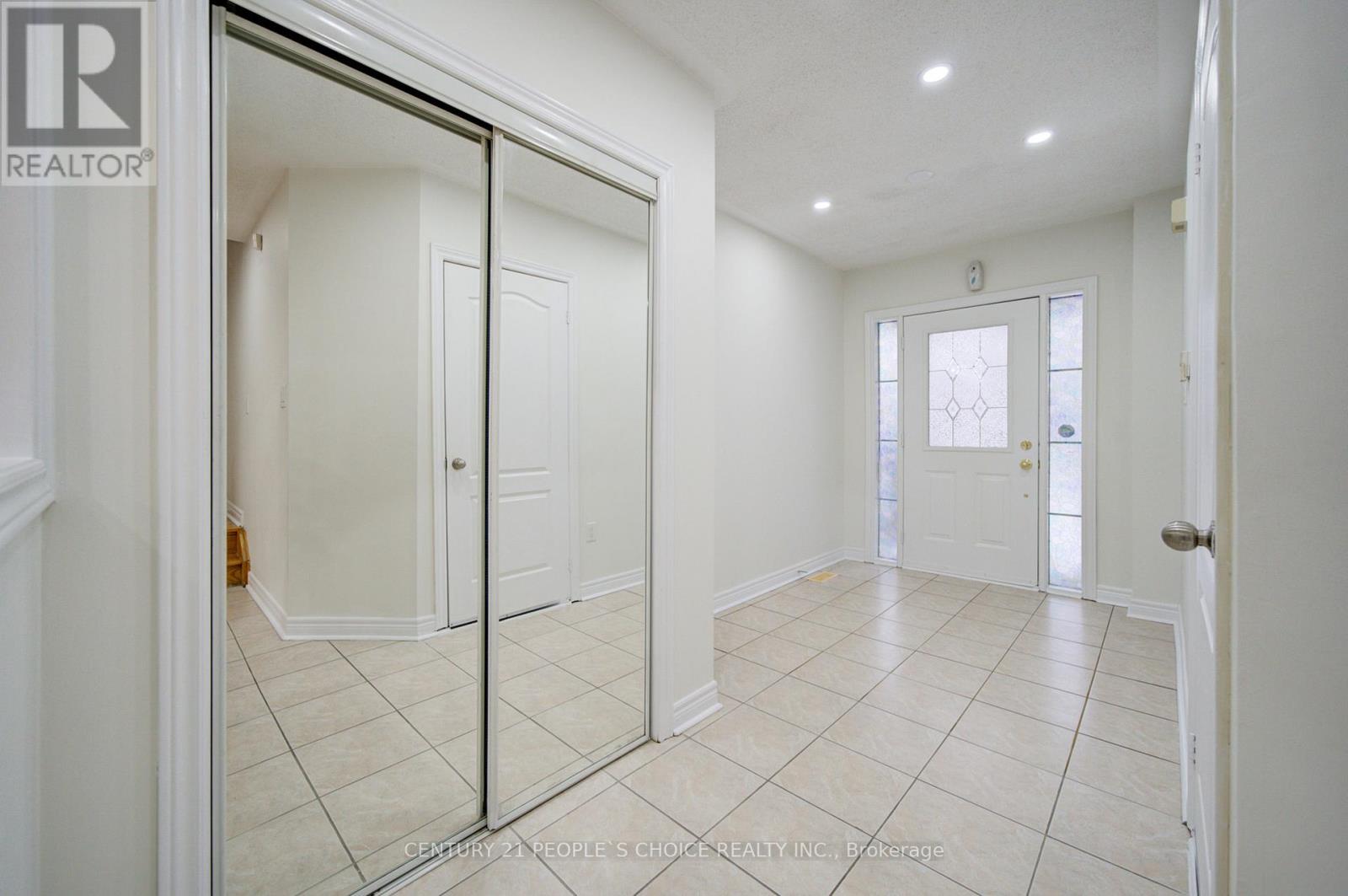 769 Fable Crescent, Mississauga, Ontario  L5W 1S1 - Photo 6 - W12652220