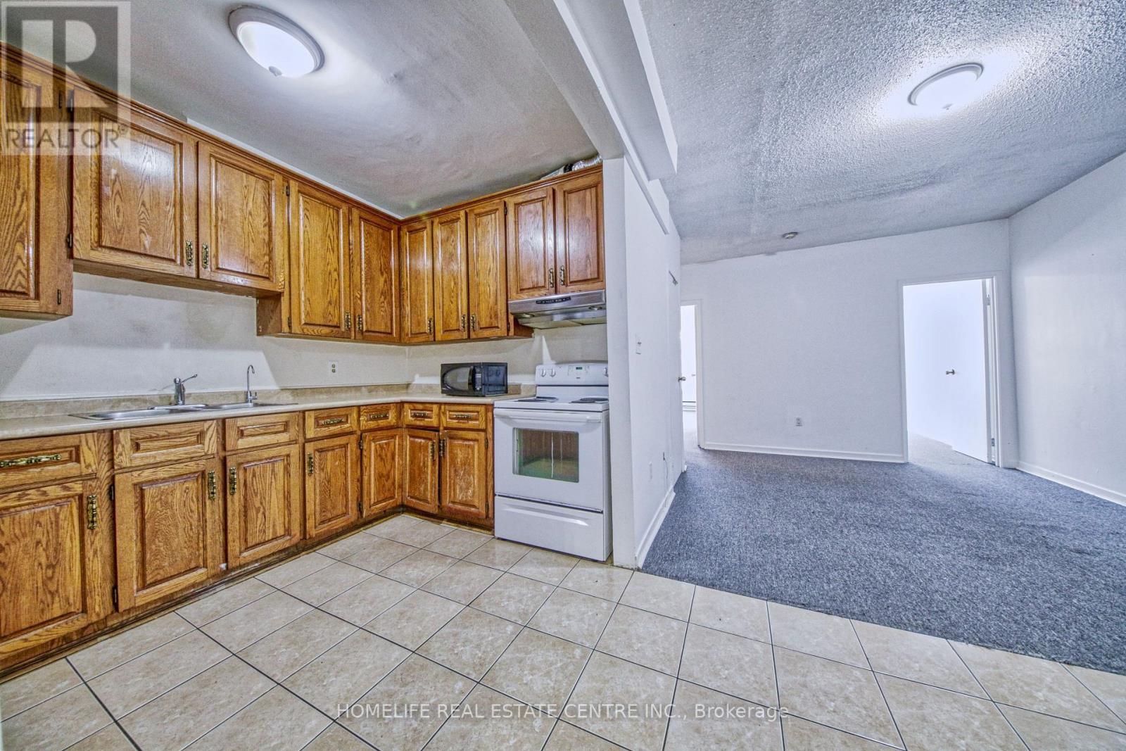 203 - 223 Jameson Avenue, Toronto, Ontario  M6K 2Y7 - Photo 12 - W12652274