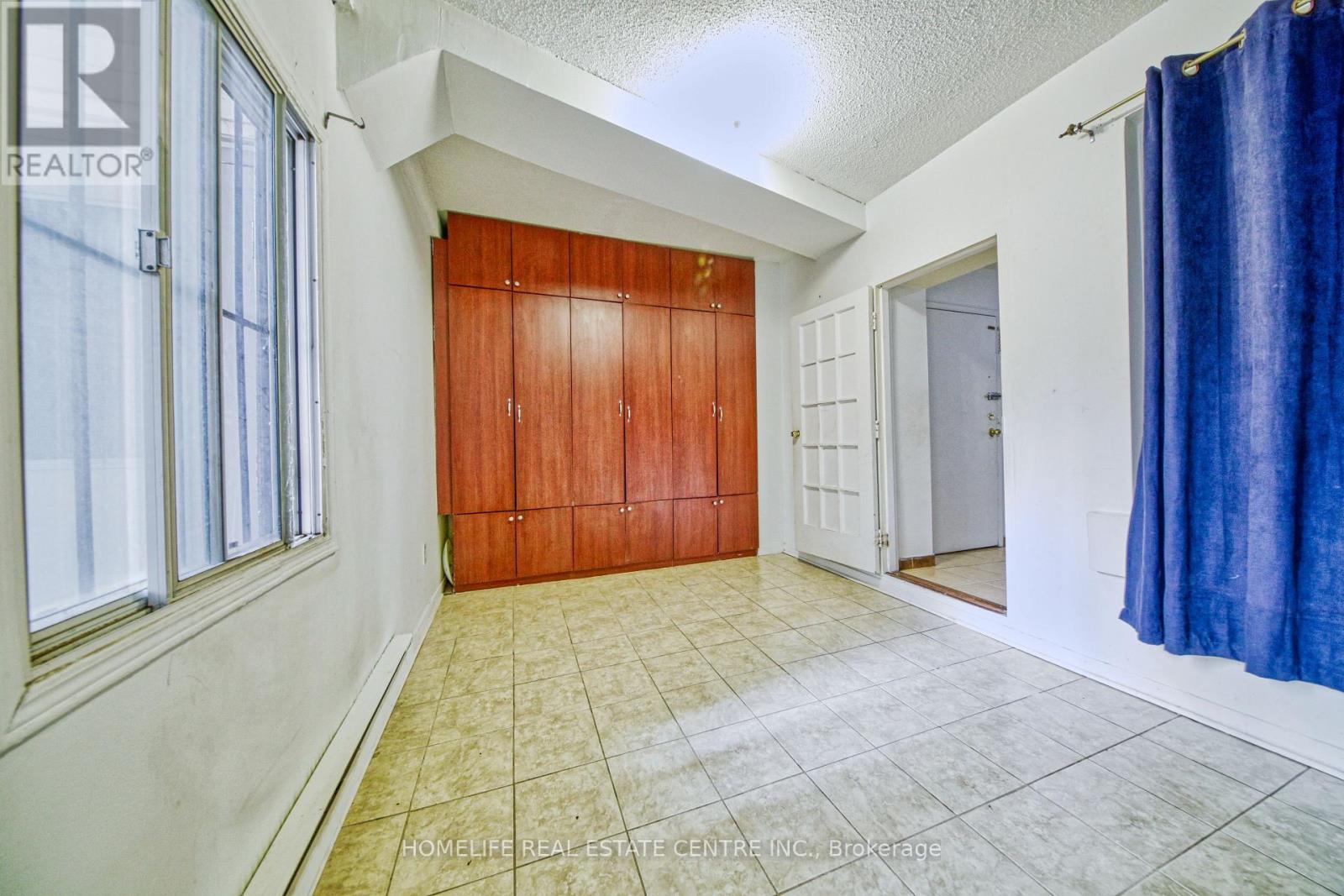 203 - 223 Jameson Avenue, Toronto, Ontario  M6K 2Y7 - Photo 7 - W12652274