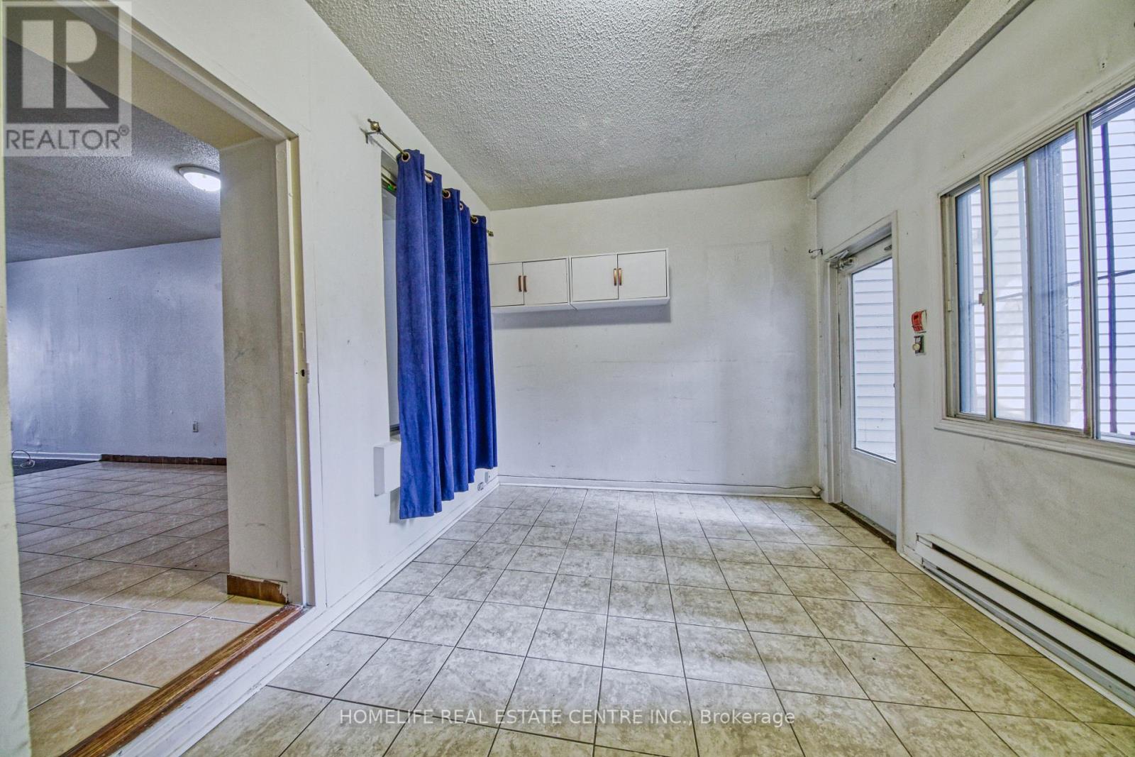 203 - 223 Jameson Avenue, Toronto, Ontario  M6K 2Y7 - Photo 9 - W12652274