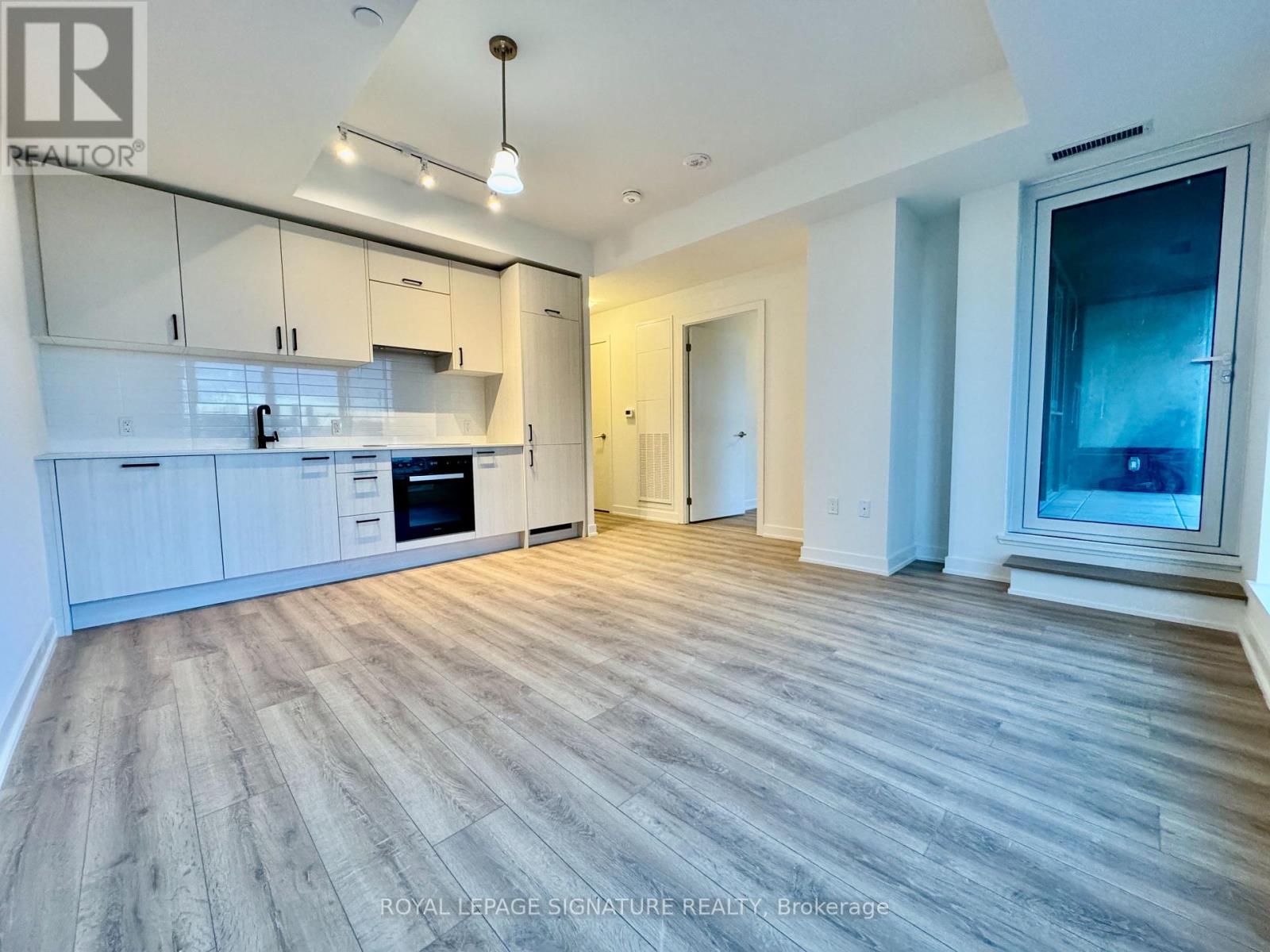 920 - 1 Quarrington Lane, Toronto, Ontario  M3C 0S4 - Photo 3 - C12651868