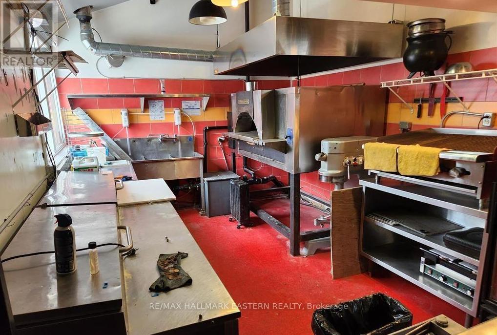 199 Hunter Street, Peterborough (Town Ward 3), Ontario  K9H 2L1 - Photo 17 - X12652286